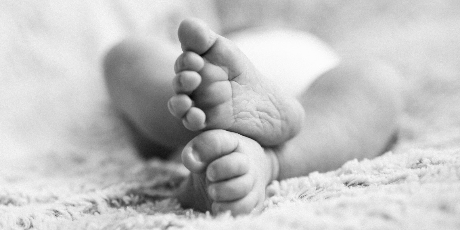 Capturer les meilleurs moments de la naissance d’un bébé avec un photographe evenementiel